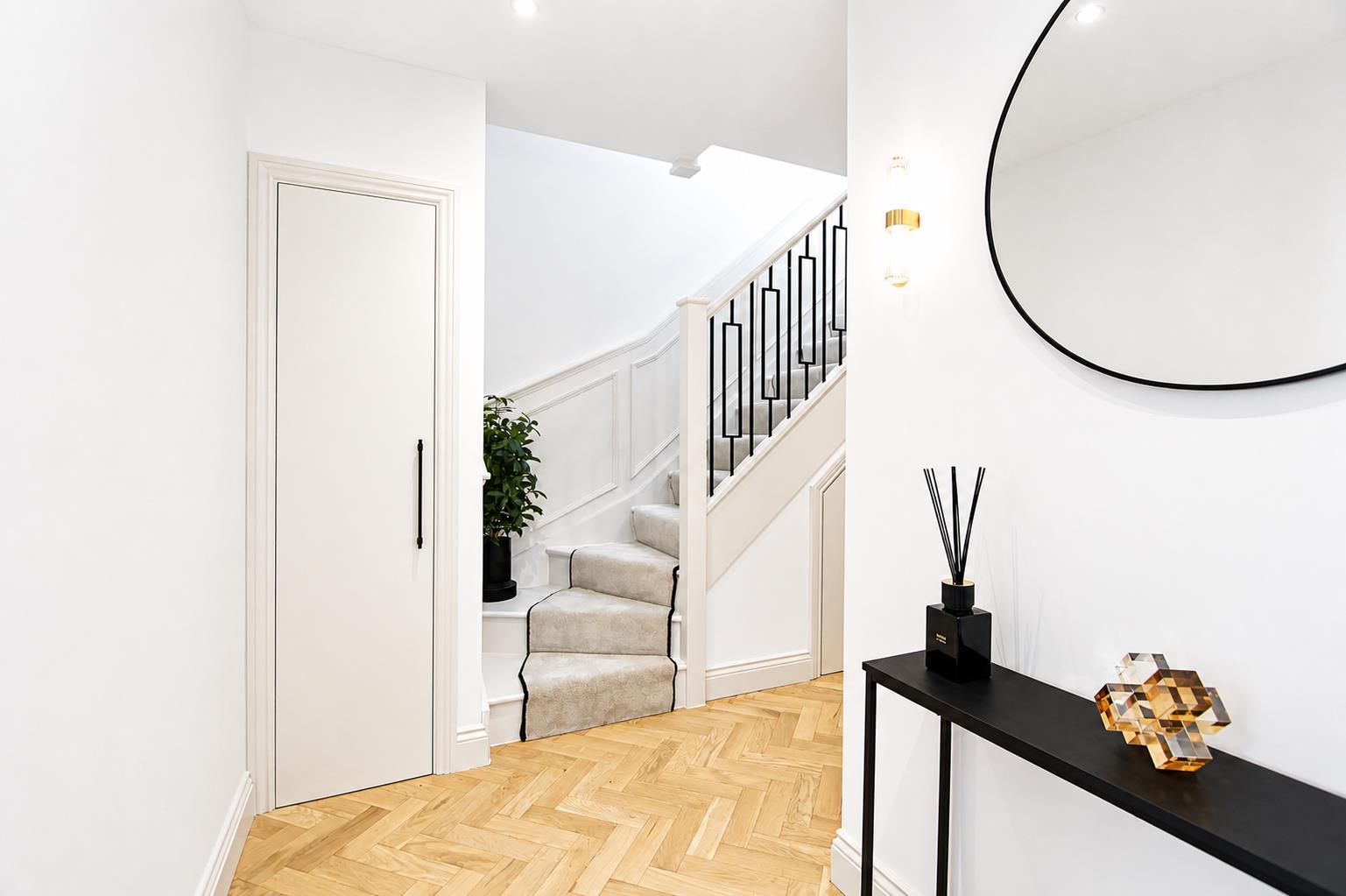 4 bed property in Hollymeoak Road, Chipstead